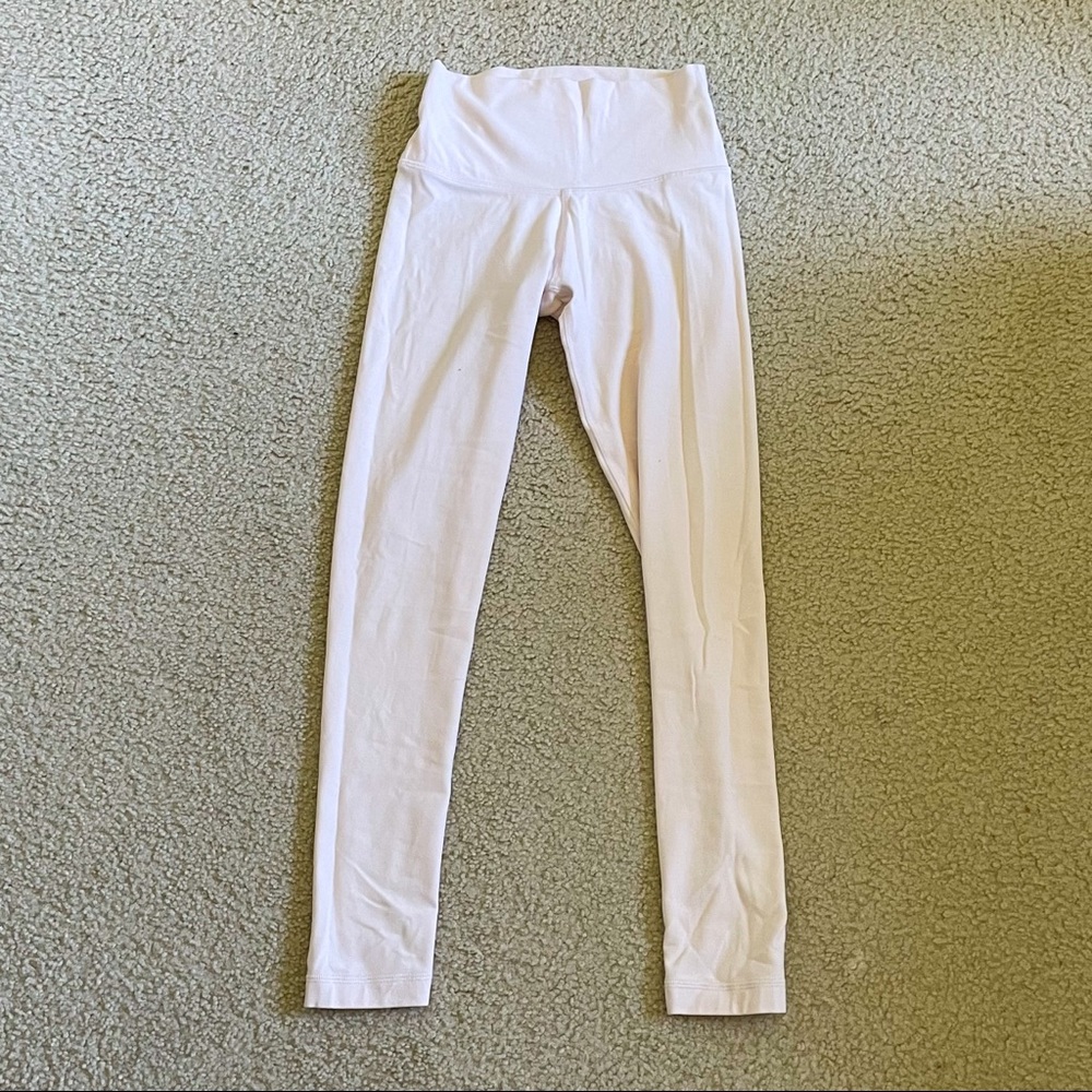Aritzia - TnaBUTTER Atmosphere Hi-Rise Leggings
in Poetic Pink Sz XS EUC